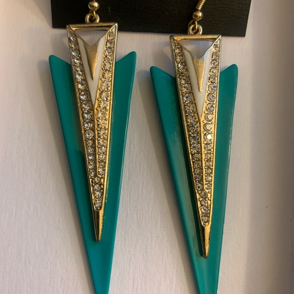 Costume Earrings - Picture 3 of 4